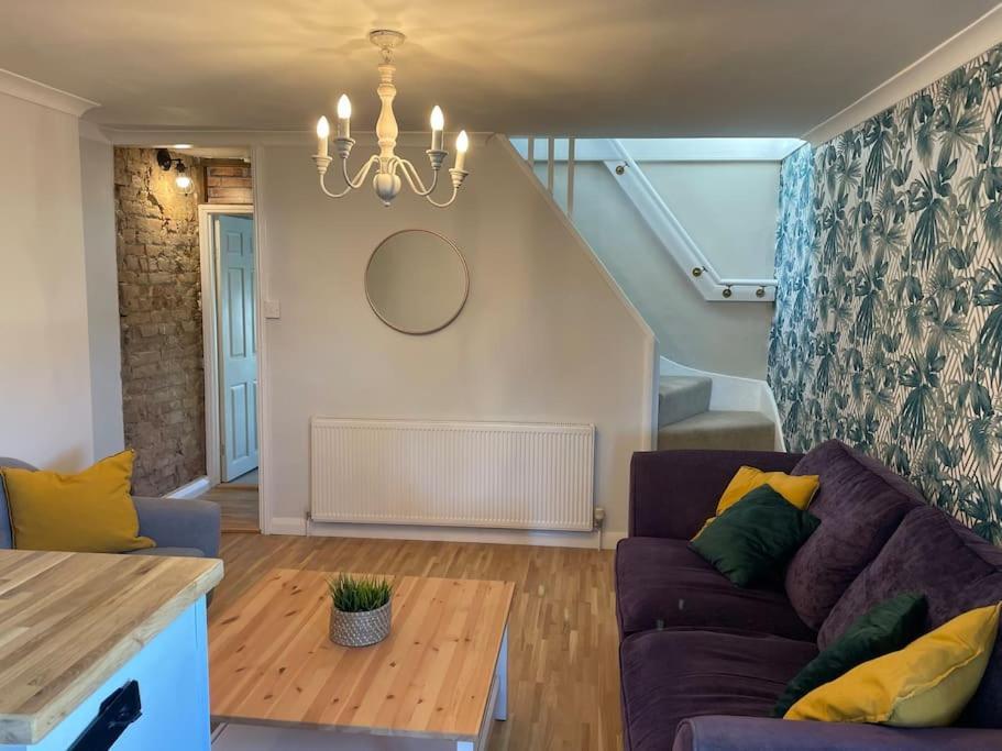 Stylish & Spacious 2 Storey, 3 Bed Apartment Gravesend Exterior foto